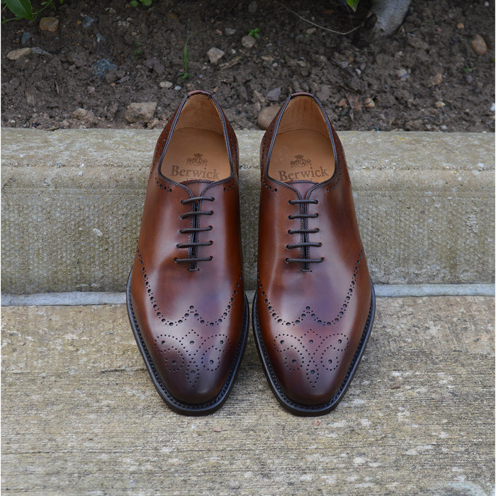 Berwick 1707 Brogue Wholecut (5556) Medio (Brown)