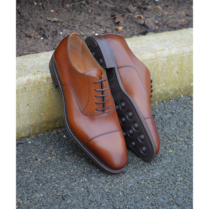 FACTORY SECOND Berwick 1707 Straight Cap Oxford (5217) Cuero (Tan) Dainite *mismatched size*