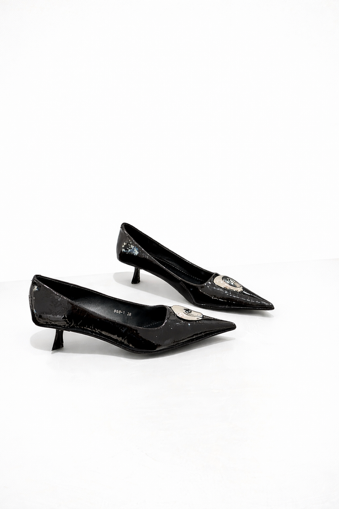 pointed-toe patent flats with metallic teardrop accent – ÉLAN