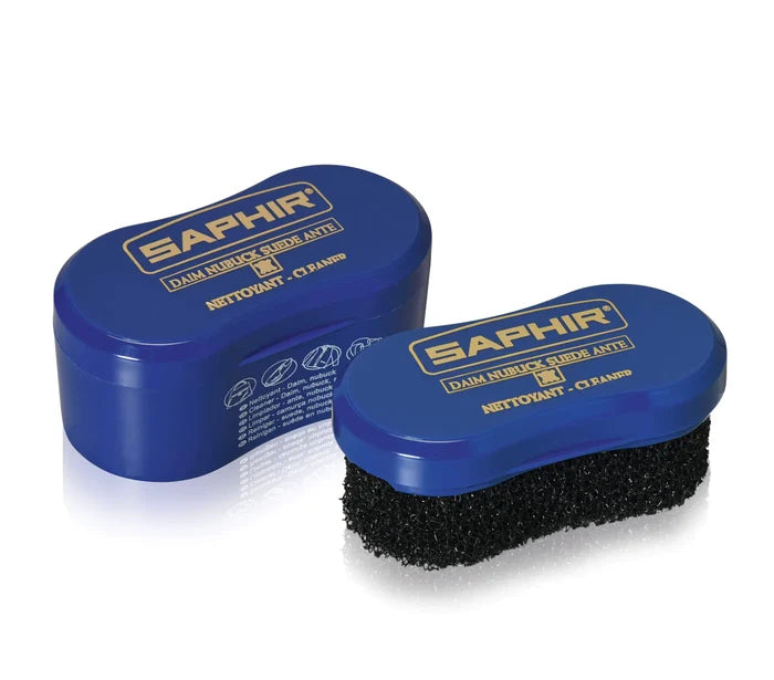 A blue sponge with a black brush designed for cleaning suede and nubuck, branded with the name 'SAPHIR'.
