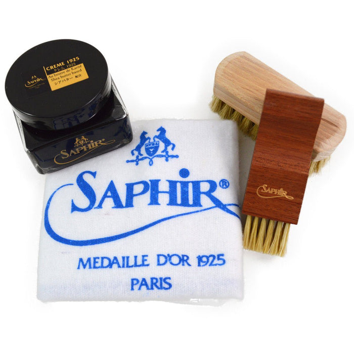 A black velvet-lined box with the Saphir Medaille D'Or logo on the lid.